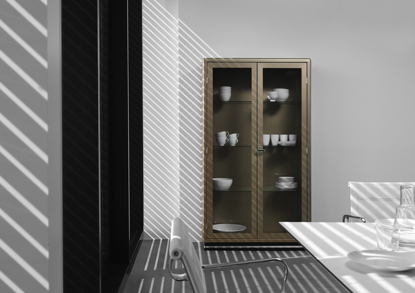 mueller-metall-moebel-Vitrinenschrank-SB424-2-graubeige